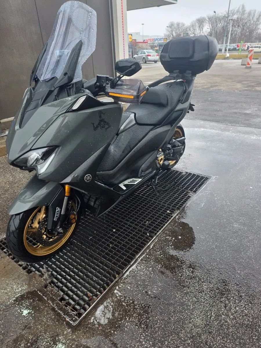 Yamaha T-Max Tech – photo 1 of 4